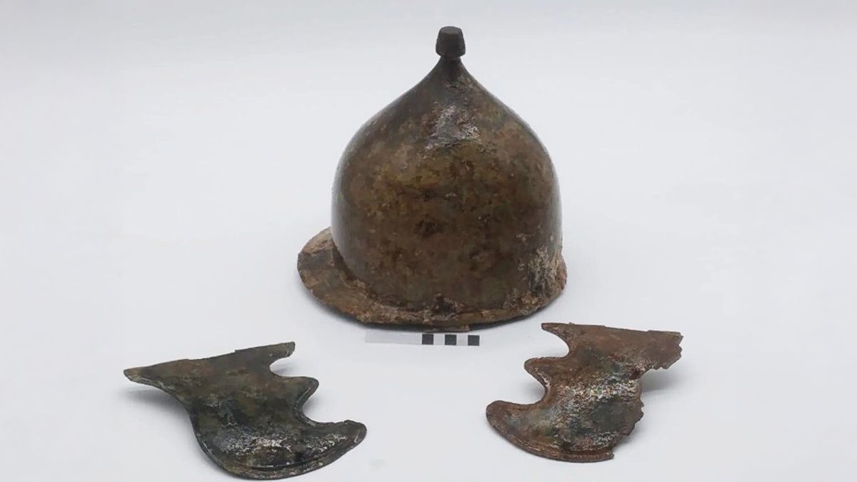 Potápěči objevili přilbu z bitvy, která změnila běh římských dějin